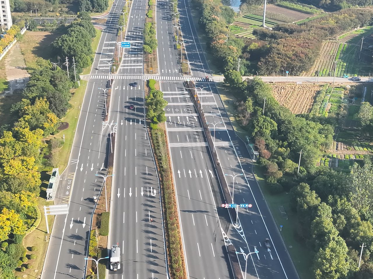 “新视角”看养护---江苏通用路桥开启“无人机公路养护智慧巡检”新模式